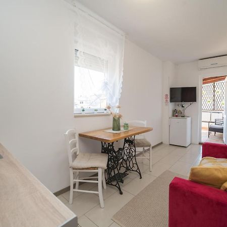 Apartamento Red Karmenita Umag Exterior foto