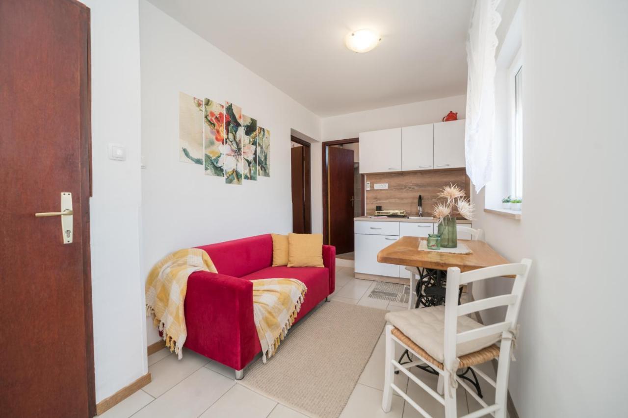 Apartamento Red Karmenita Umag Exterior foto