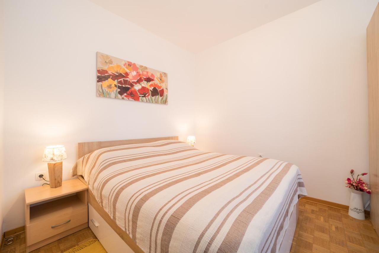 Apartamento Red Karmenita Umag Exterior foto
