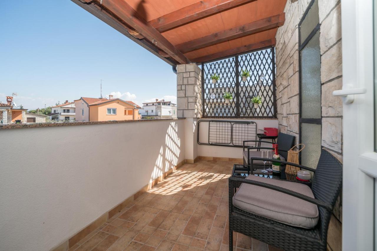 Apartamento Red Karmenita Umag Exterior foto