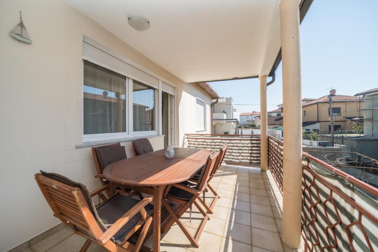 Apartamento Red Karmenita Umag Exterior foto