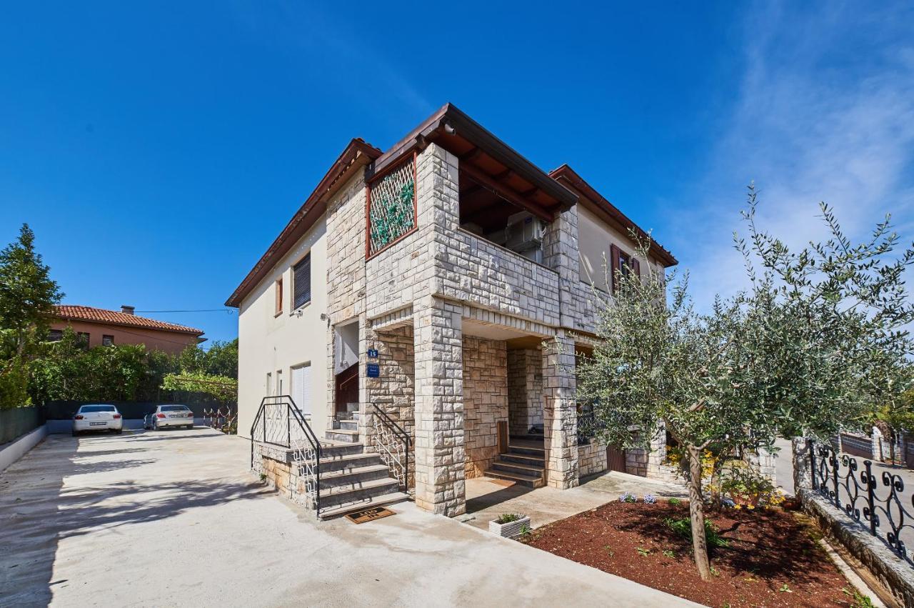 Apartamento Red Karmenita Umag Exterior foto